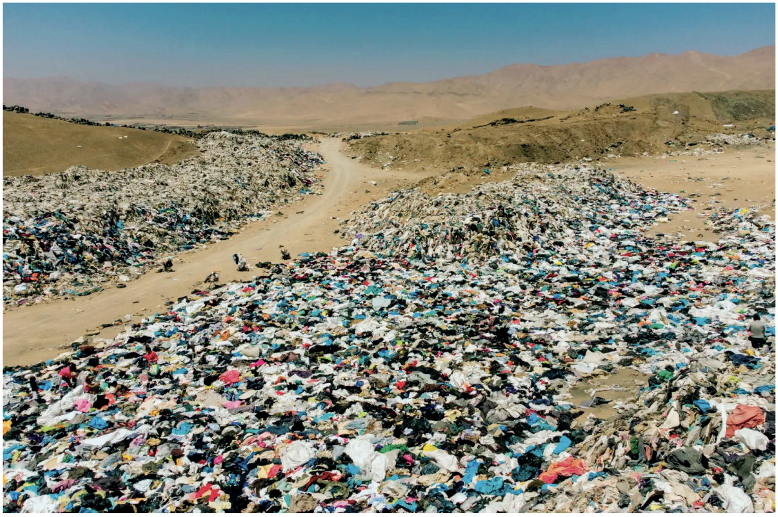 Kledingdump in de Atacamawoestijn