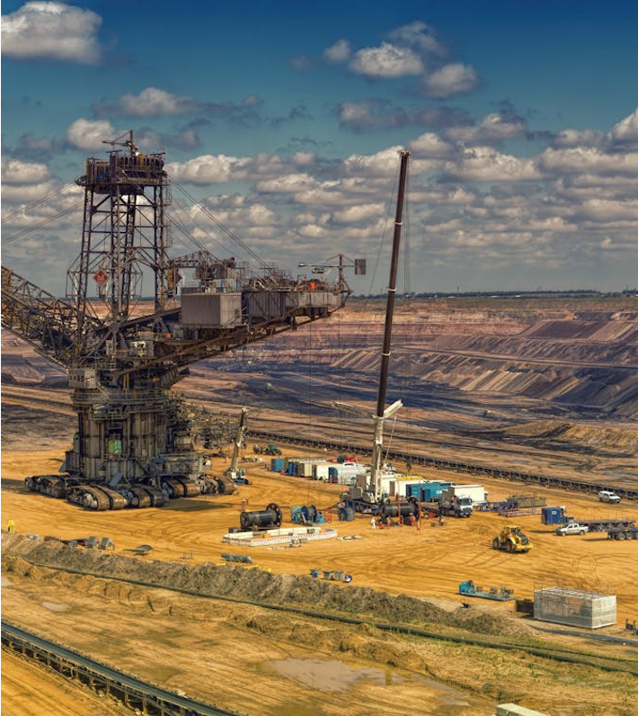 Openluchtmijn waar erts wordt gewonnen