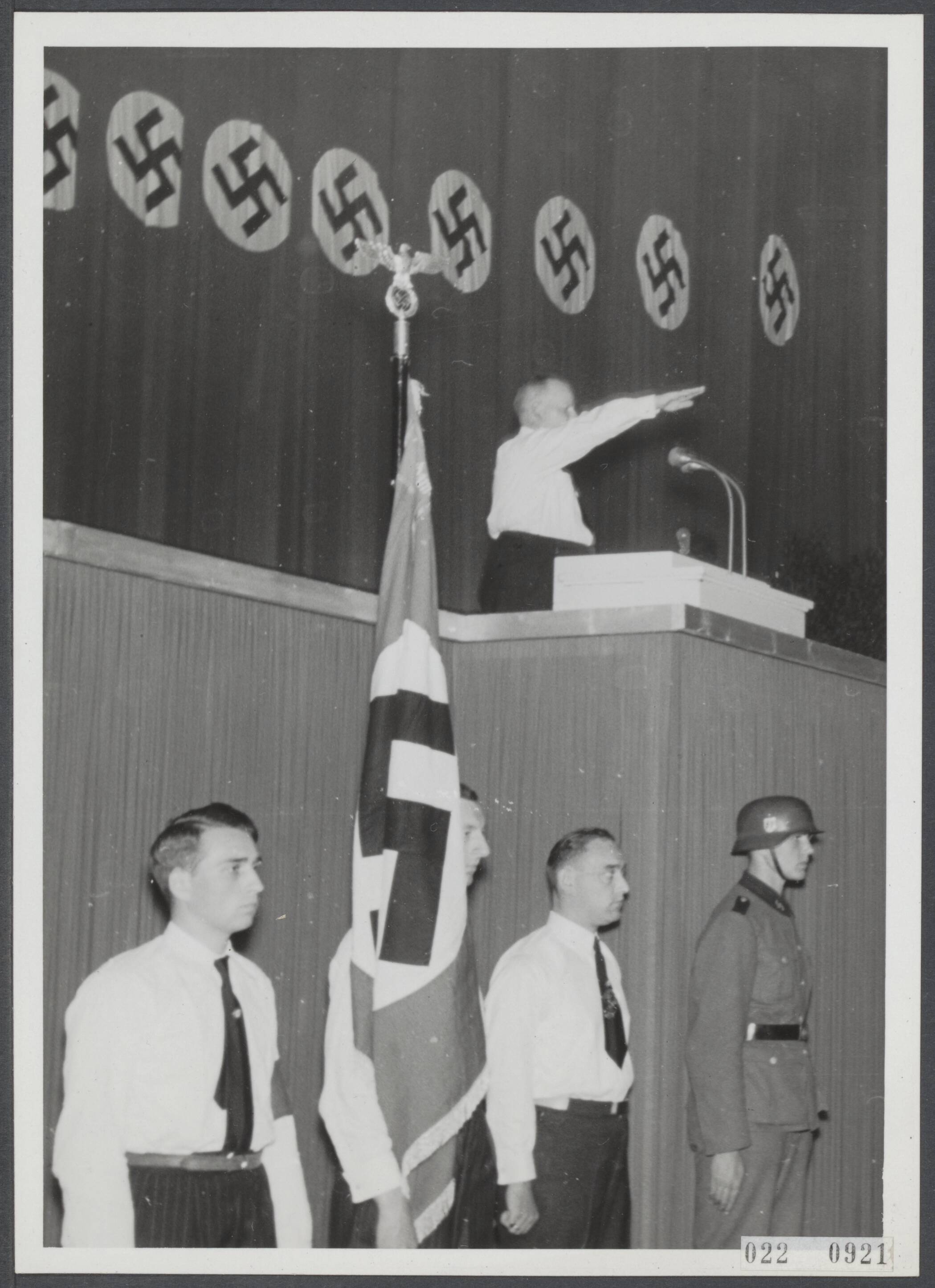 Nazi Duitsland, http://hdl.handle.net/10648/f884d794-beda-e159-6023-08fde2b7f7a6