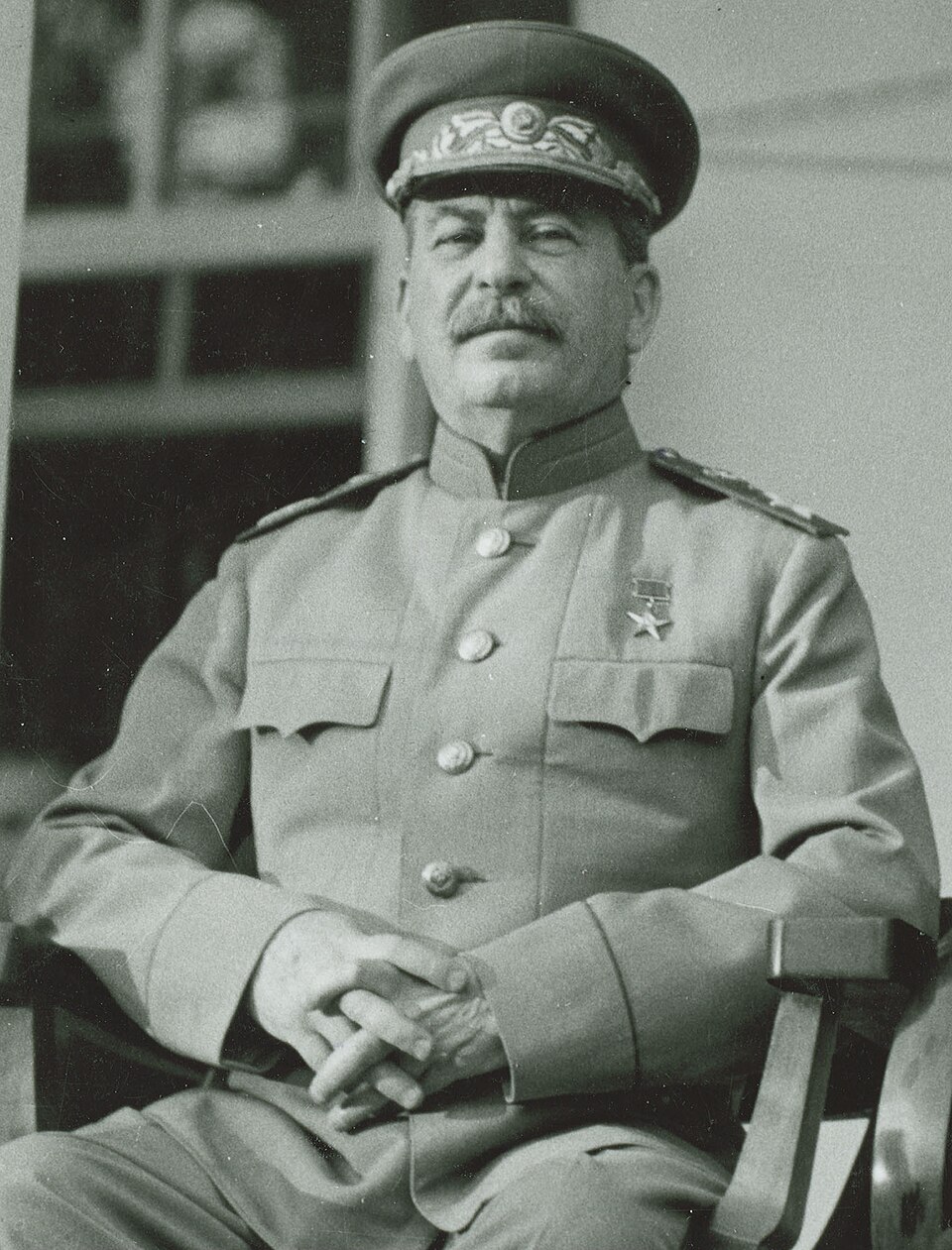 Foto van Jozef Stalin, https://commons.wikimedia.org/wiki/File:CroppedStalin1943.jpg
