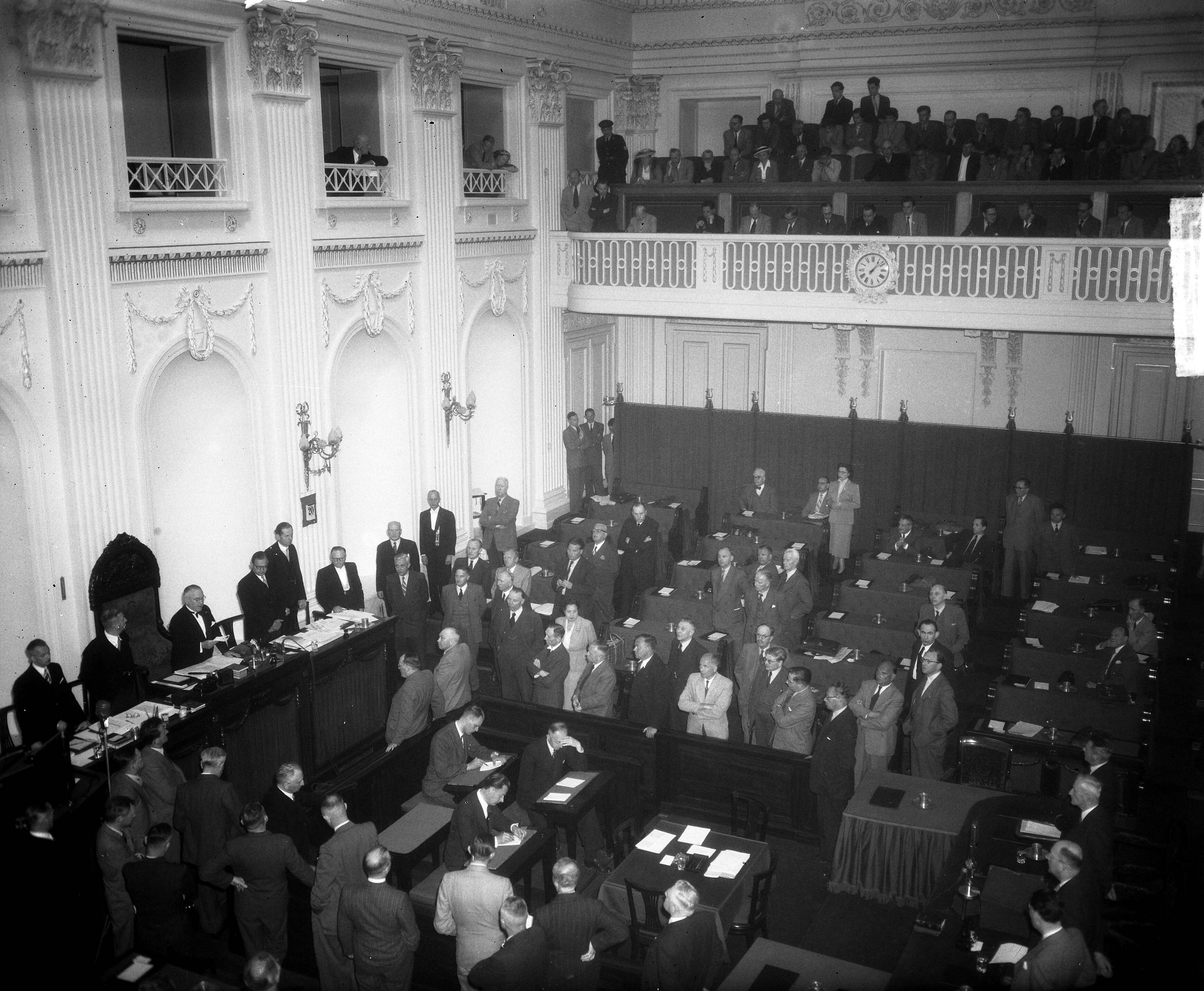 De Tweede Kamer, http://hdl.handle.net/10648/a8ebc91c-d0b4-102d-bcf8-003048976d84