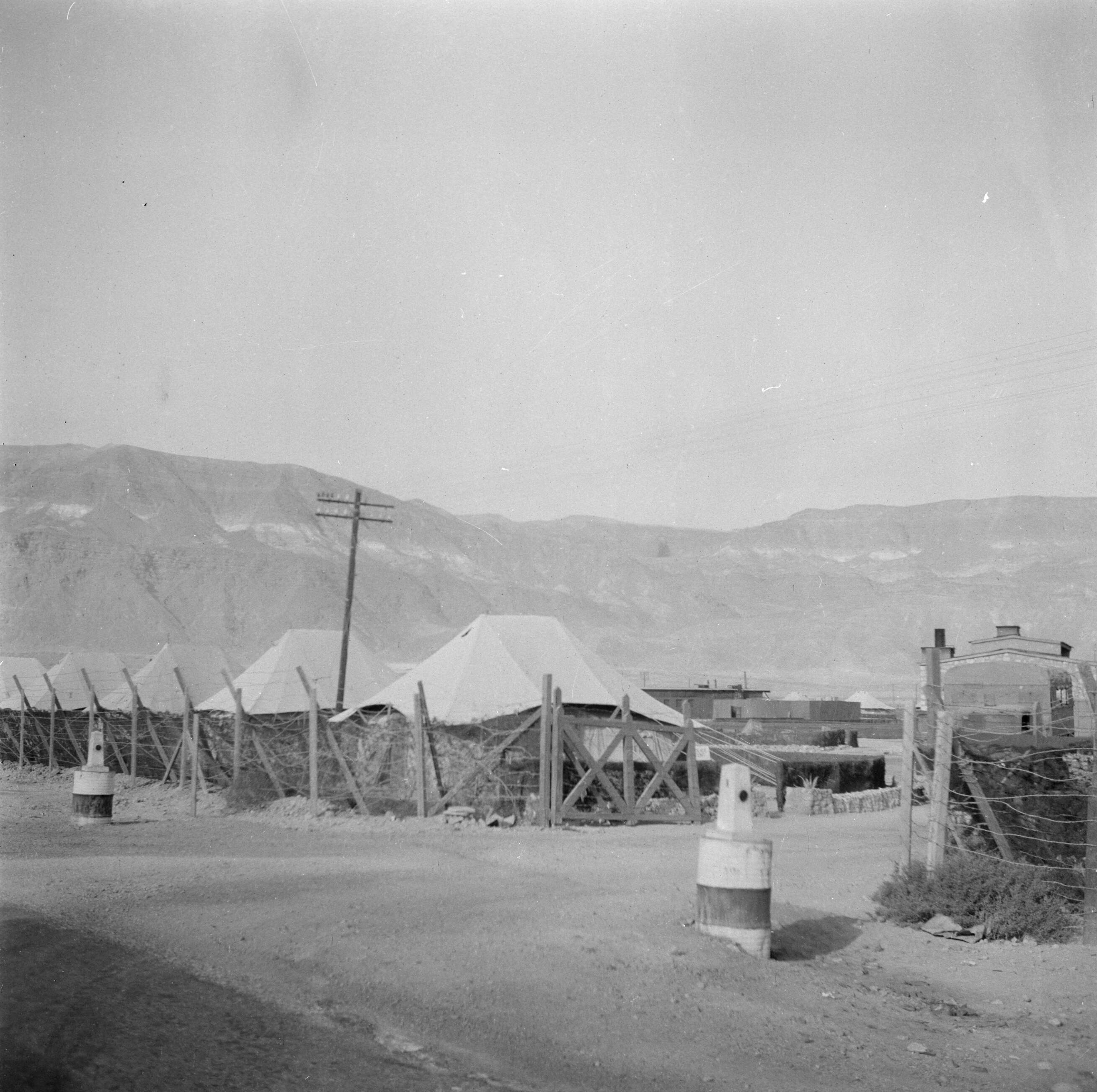 Militair kamp in de Suez kanaal zone, http://hdl.handle.net/10648/aee5d66e-d0b4-102d-bcf8-003048976d84