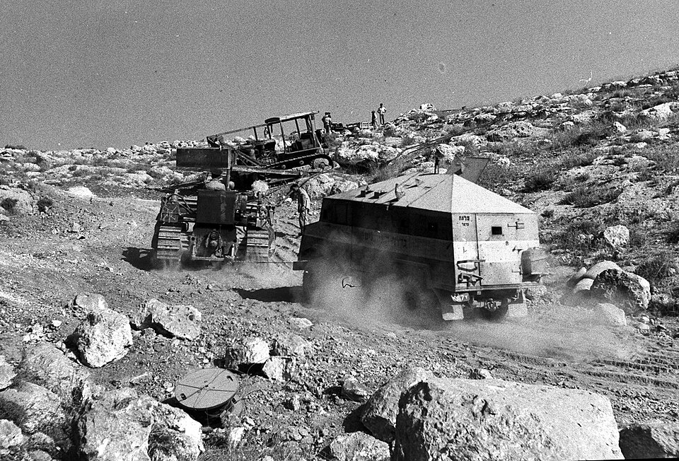 Burma, de weg naar Jeruzalem in Israël, https://commons.wikimedia.org/wiki/File:115534_jerusalem_burma_road_PikiWiki_Israel.jpg