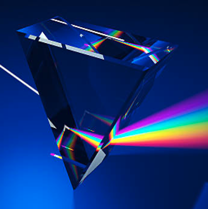 Een prisma dat wit licht splitst in verschillende kleuren.