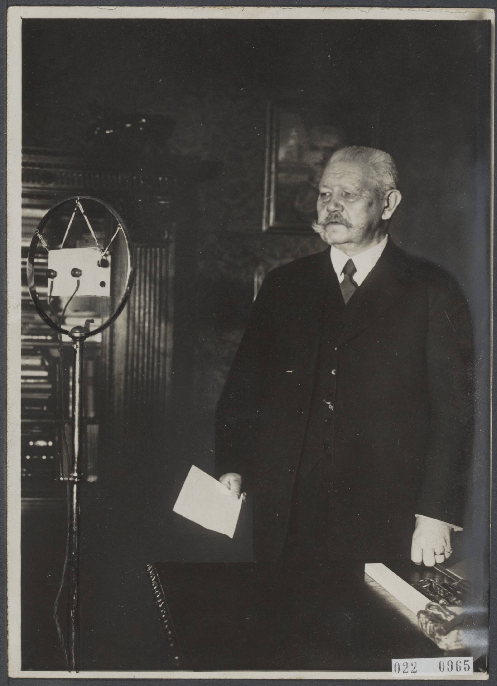 Paul von Hindenburg, Rijkspresident van Duitsland, http://hdl.handle.net/10648/76889f7b-02fe-d23a-67e6-8a41d1435a9c