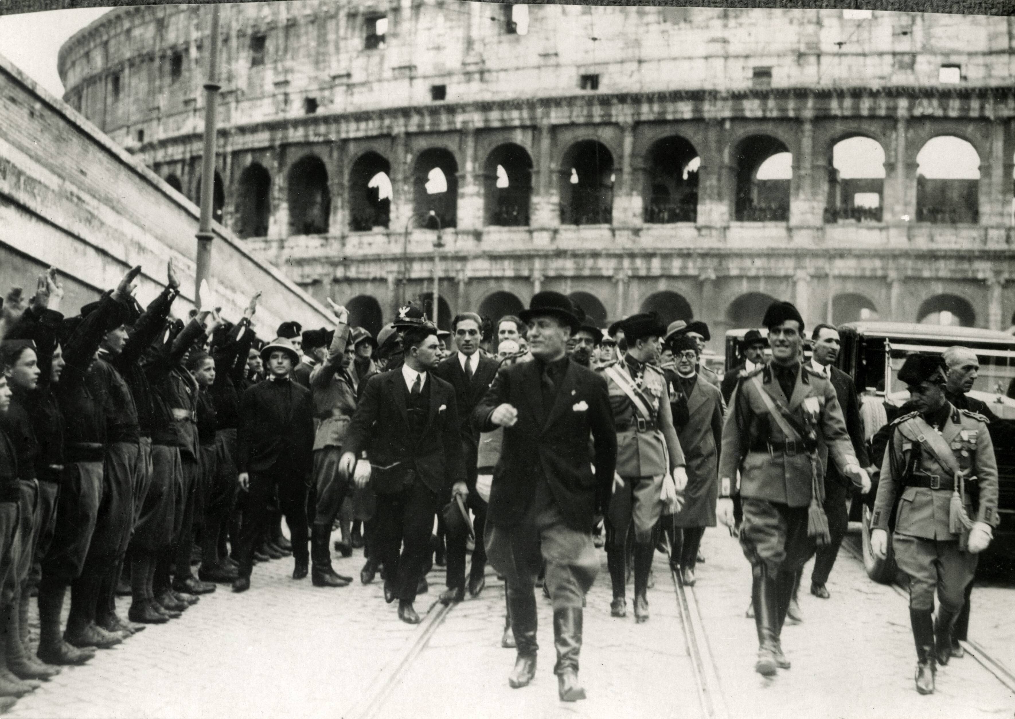 Benito Mussolini voorop bij de Mars op Rome, http://hdl.handle.net/10648/35429da6-ec14-a382-e063-6df0900a6686