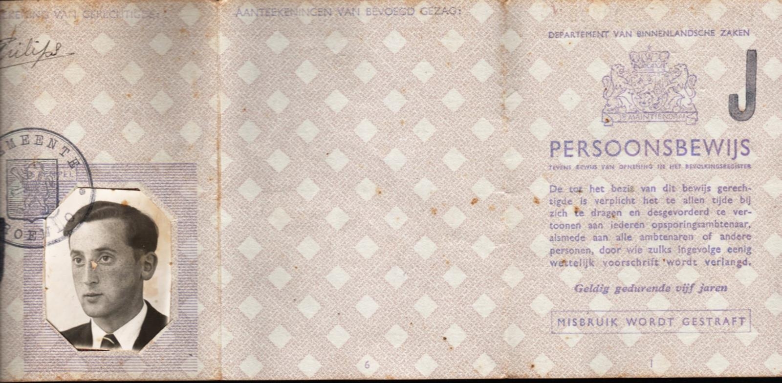 Buitenzijde persoonsbewijs met een J, https://commons.wikimedia.org/wiki/File:Leo_Philips_3_ID_19-10-1941.JPG