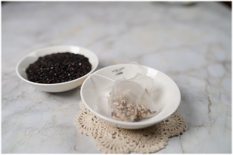 Een illustratie van het extraheren van smaakstoffen bij het zetten van thee.